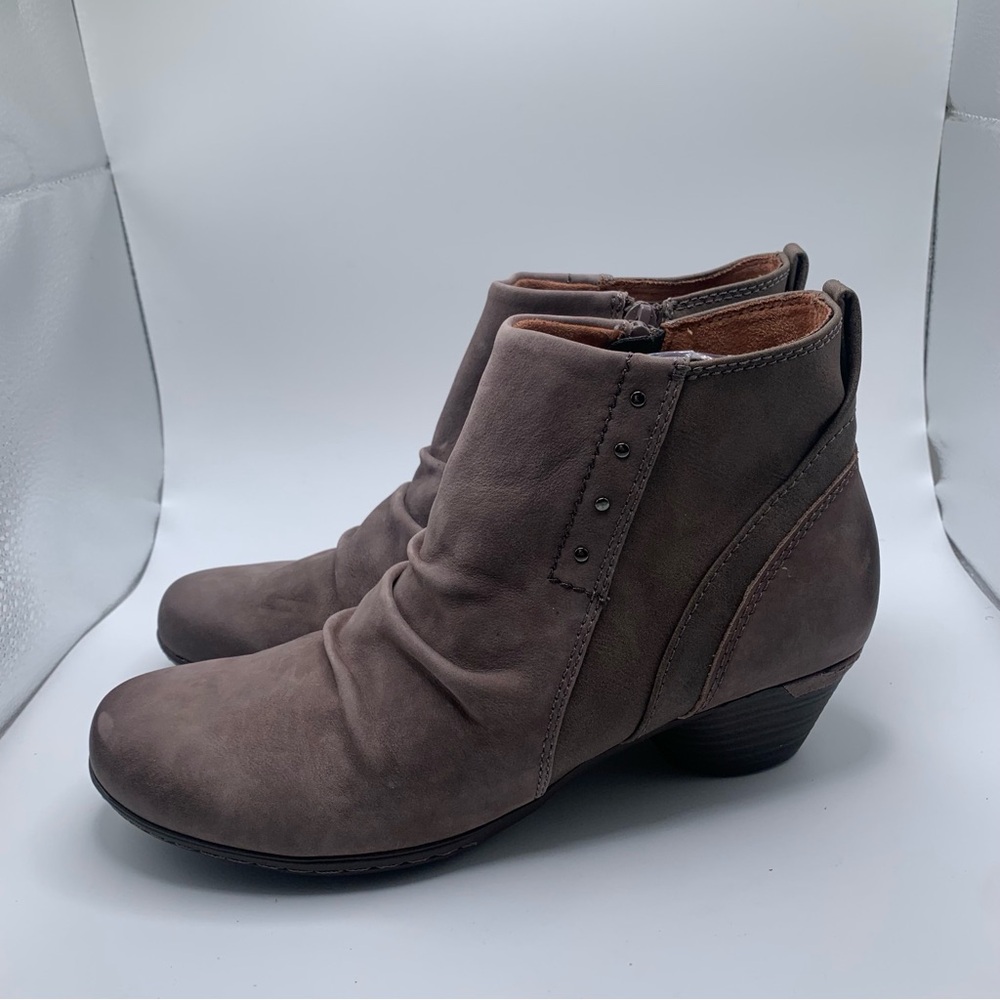 NWOB Cobb Hill Womens Laurel Nubuck Ankle Booties size US 8 women’s 1407